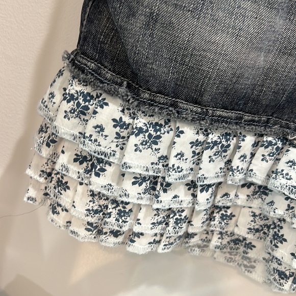 Adorable denim guess skirt with flowery ruffles on bottom - Picture 5 of 7